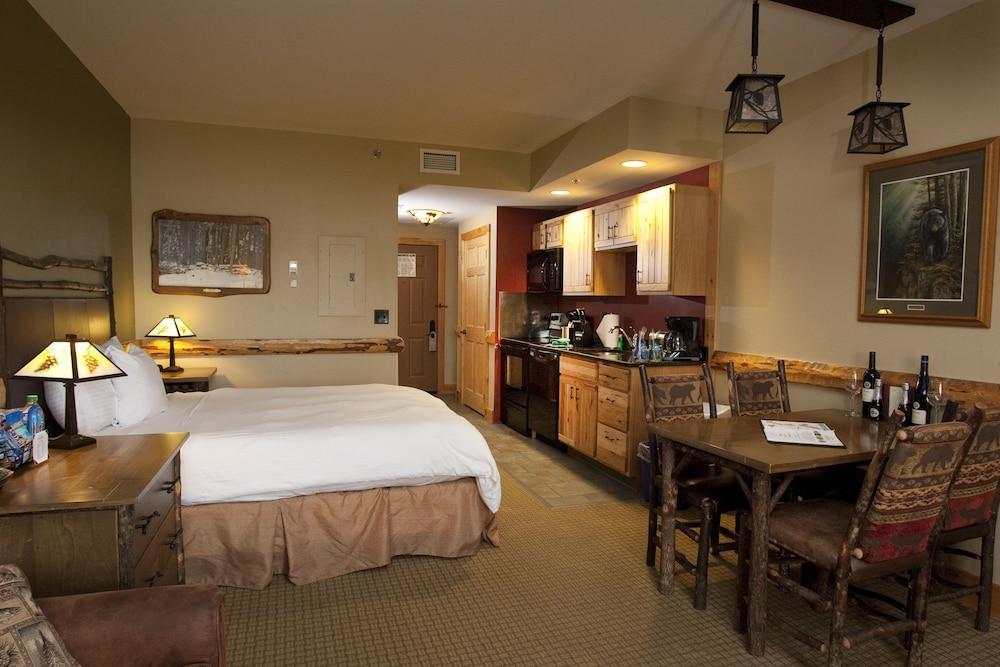 Hope Lake Lodge & Indoor Waterpark Cortland Exterior foto