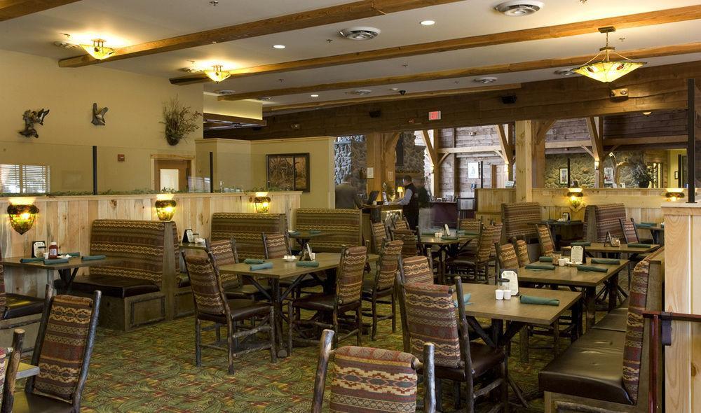 Hope Lake Lodge & Indoor Waterpark Cortland Exterior foto