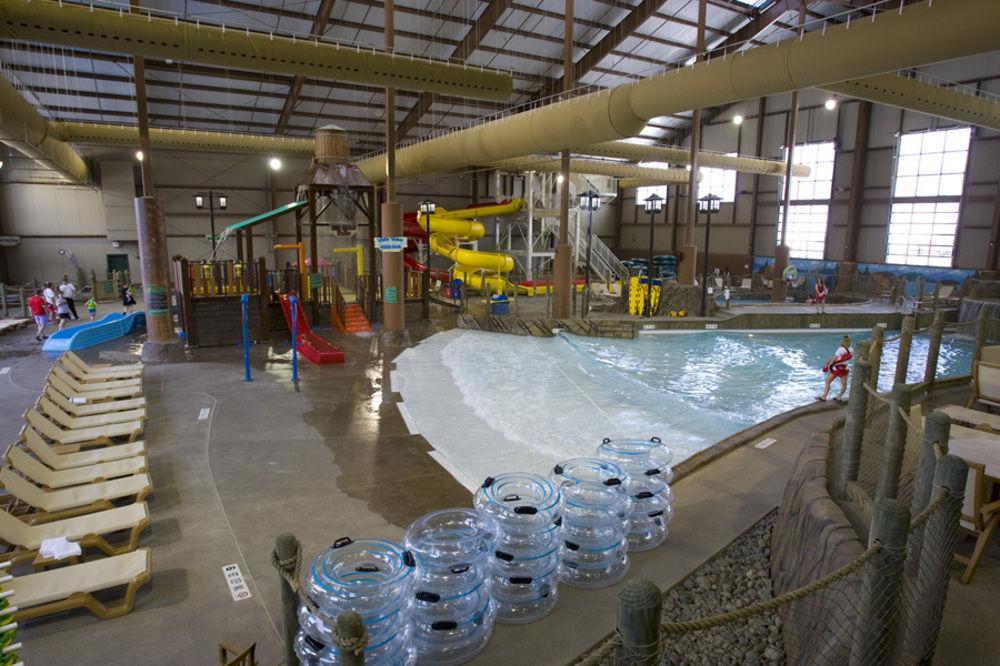 Hope Lake Lodge & Indoor Waterpark Cortland Exterior foto