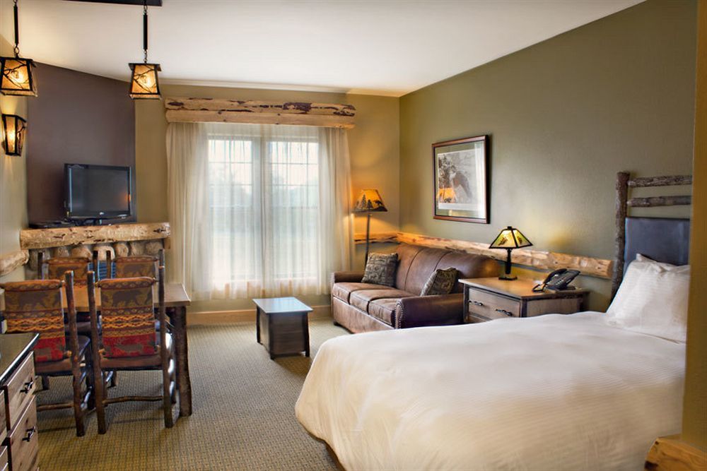 Hope Lake Lodge & Indoor Waterpark Cortland Exterior foto