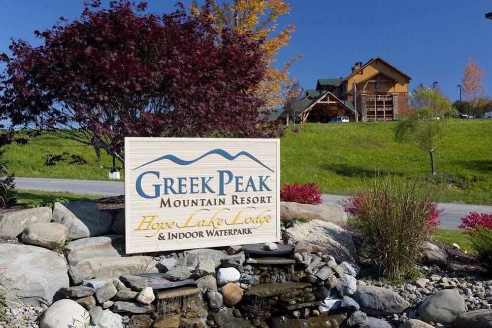 Hope Lake Lodge & Indoor Waterpark Cortland Exterior foto