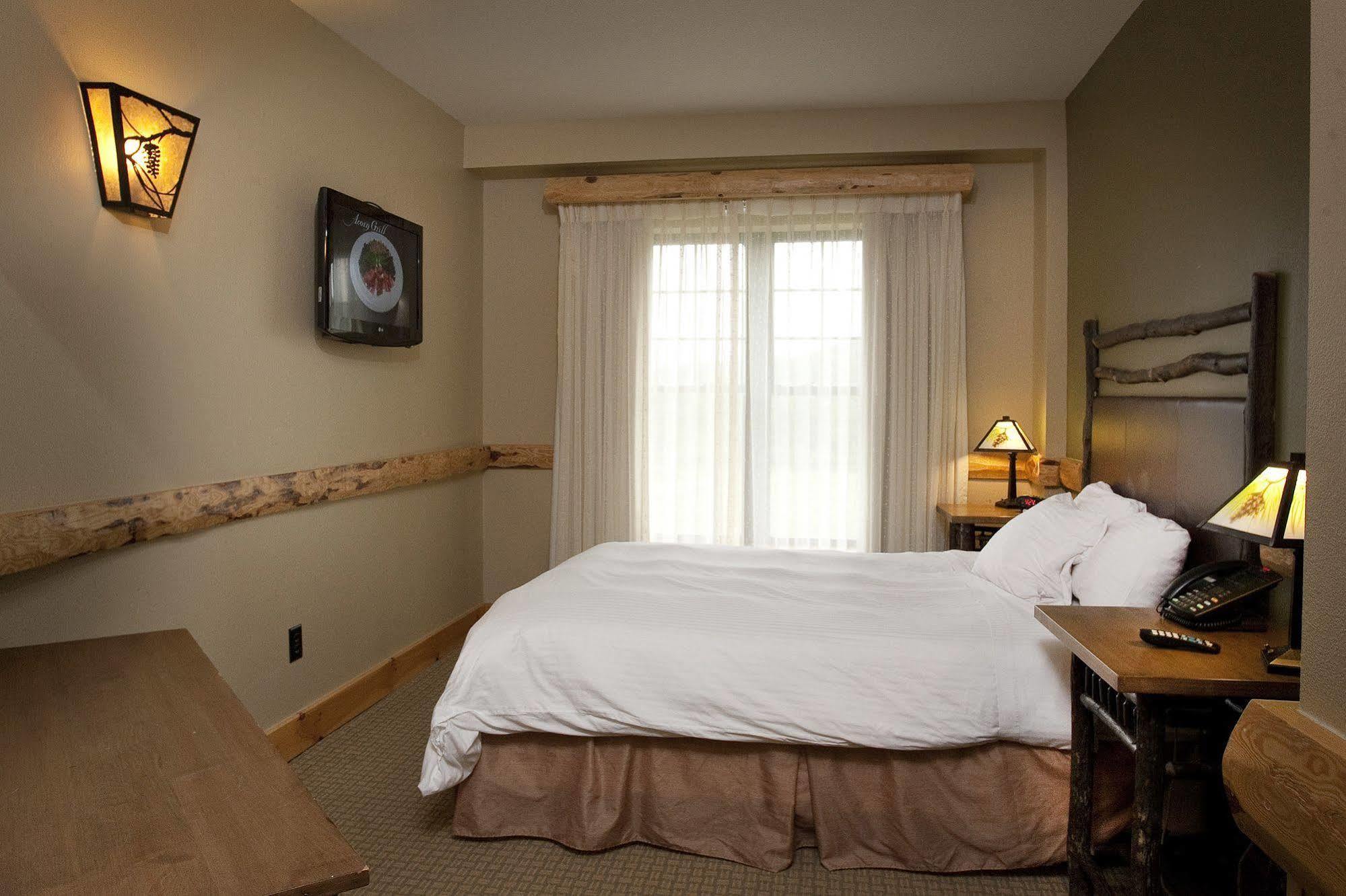 Hope Lake Lodge & Indoor Waterpark Cortland Exterior foto