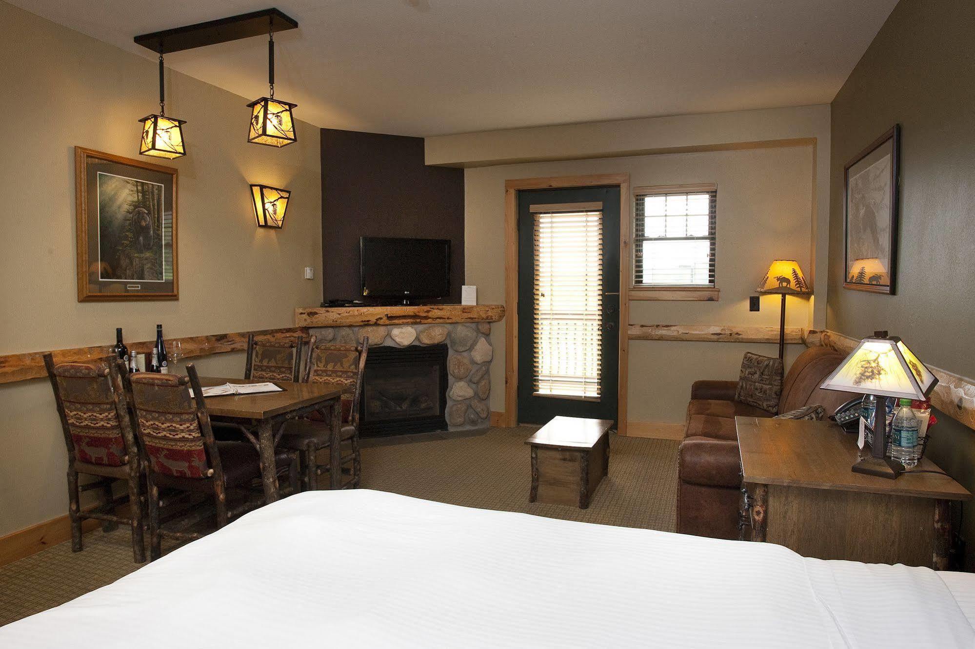 Hope Lake Lodge & Indoor Waterpark Cortland Exterior foto
