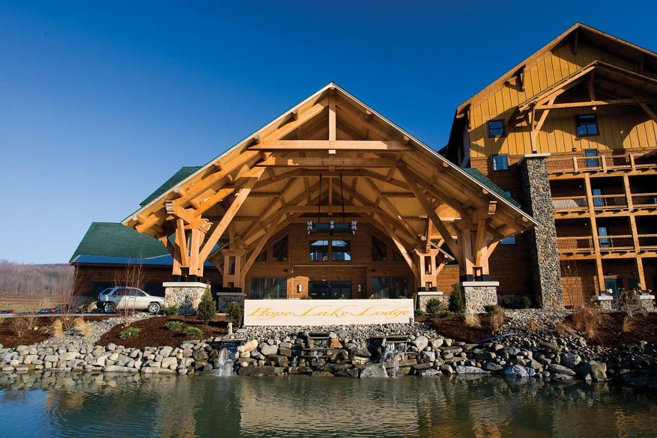 Hope Lake Lodge & Indoor Waterpark Cortland Exterior foto
